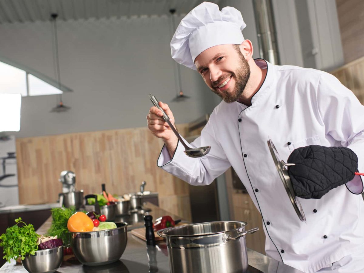 Shiny Pan For The Kitchen Fan: Cuisinart Chef's Classic 5 ½ Qt Saute Pan  Review 